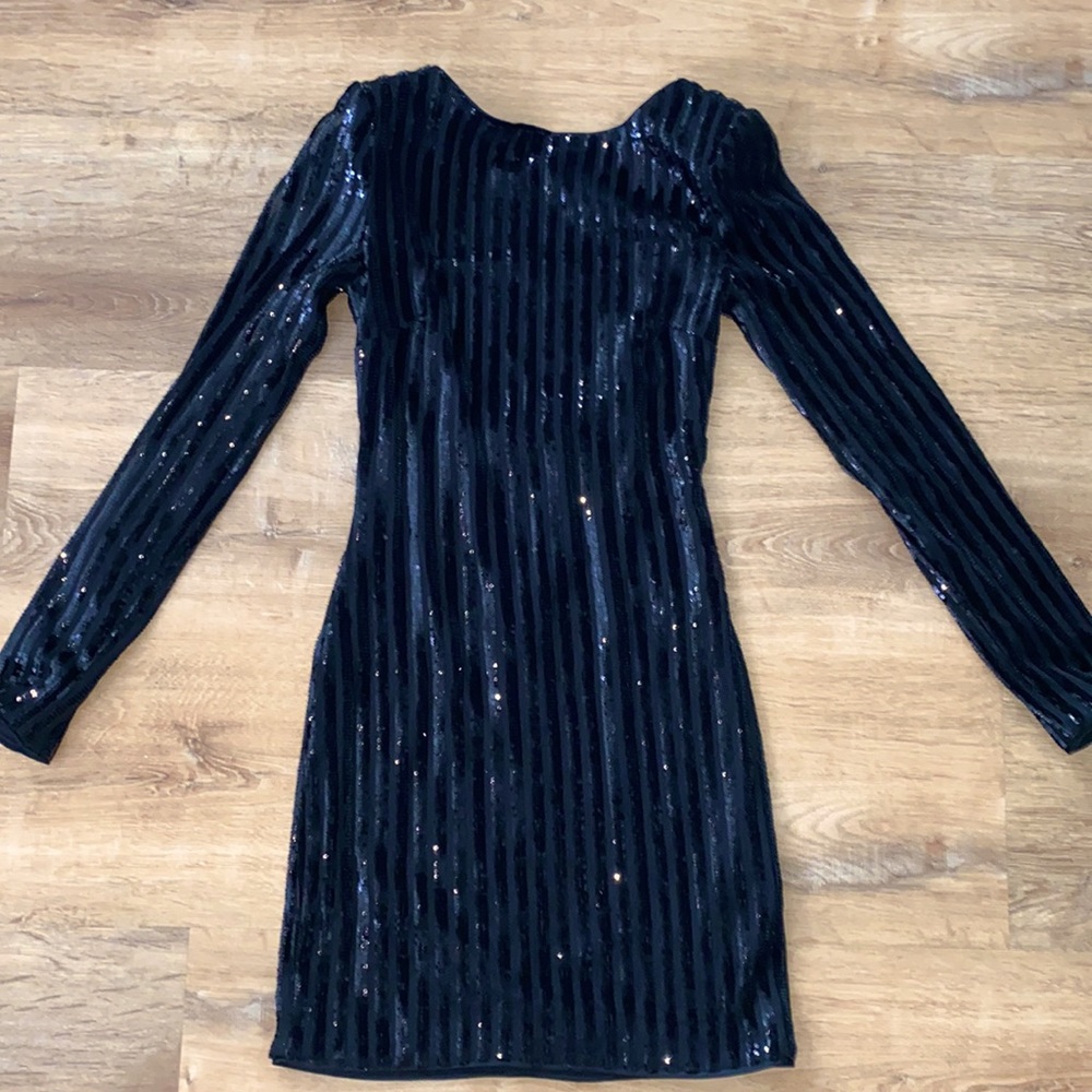 Forever 21 puff sleeve backless long sleeve sequin black dress